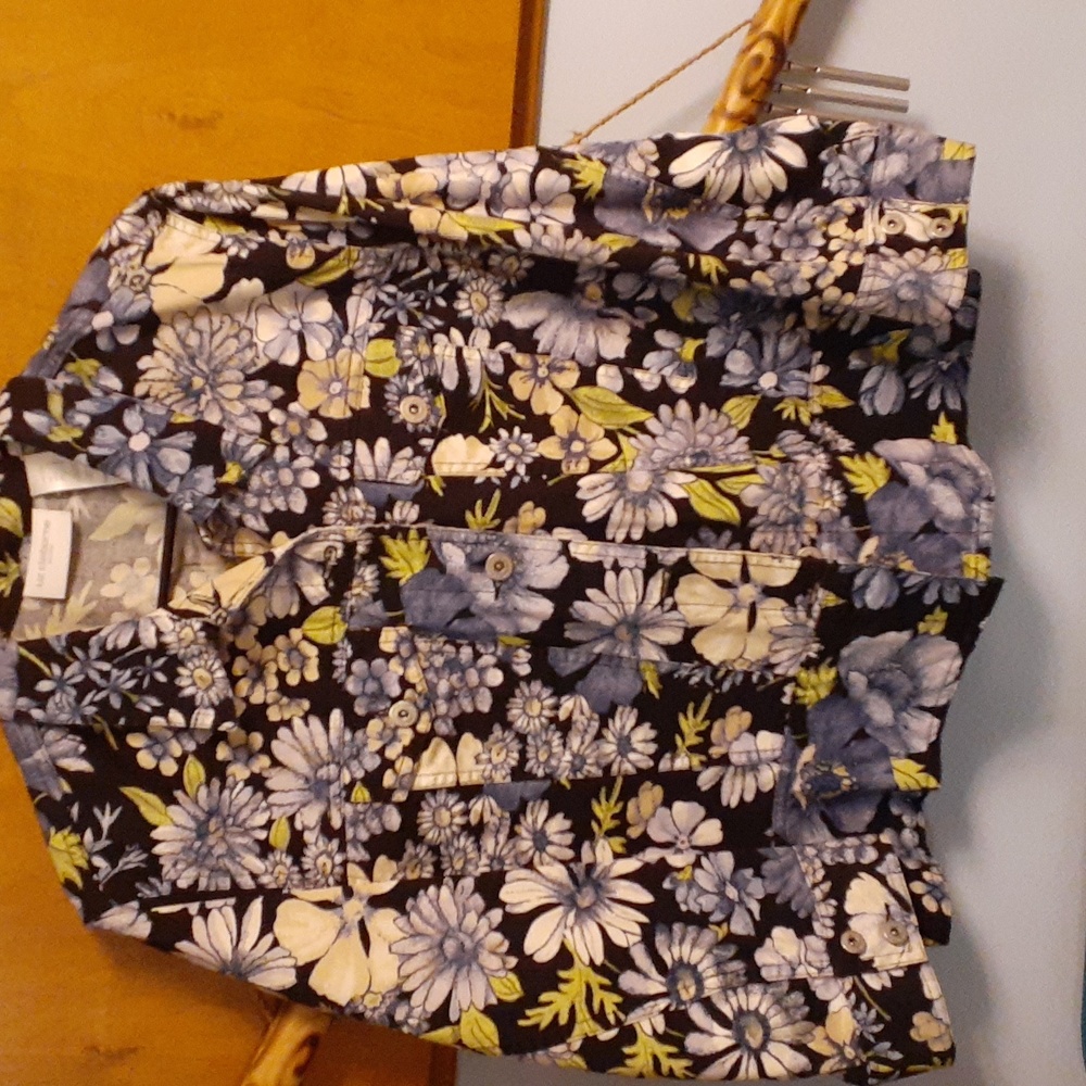 For sale! liz Claiborne  floral shirt jacket size large